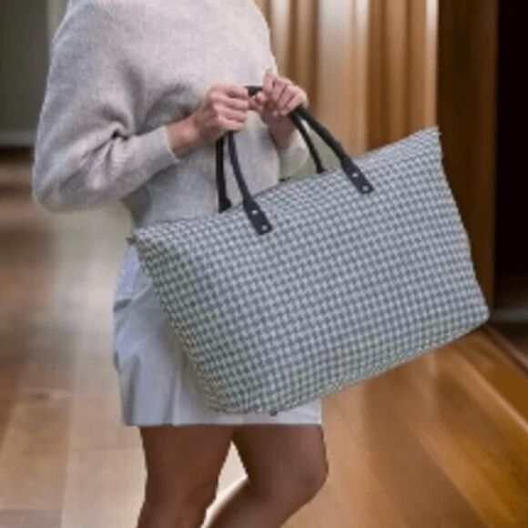 NWT Lulu Dharma Houndstooth Weekender Travel Overnight Bag Gray - Picture 2 of 7